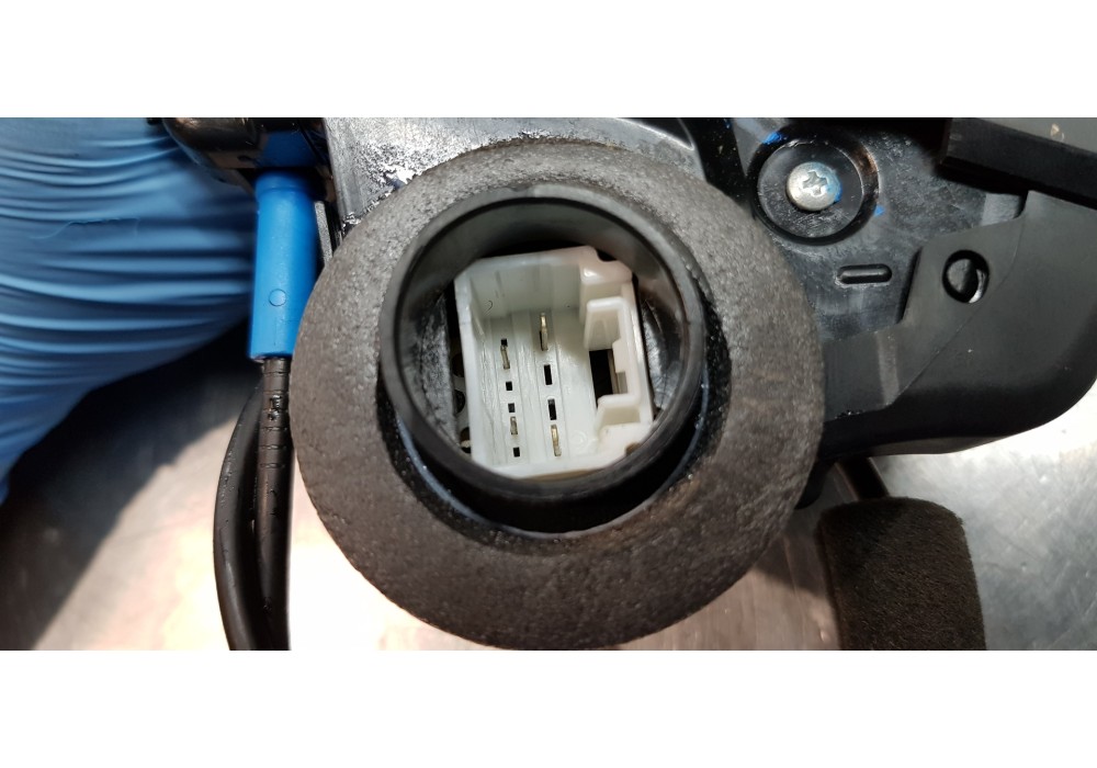 Recambio de cerradura puerta trasera izquierda para toyota corolla (e21) hybrid active referencia OEM IAM 6906002580  