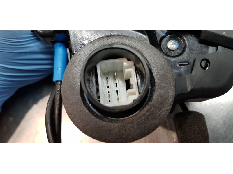 Recambio de cerradura puerta trasera izquierda para toyota corolla (e21) hybrid active referencia OEM IAM 6906002580  