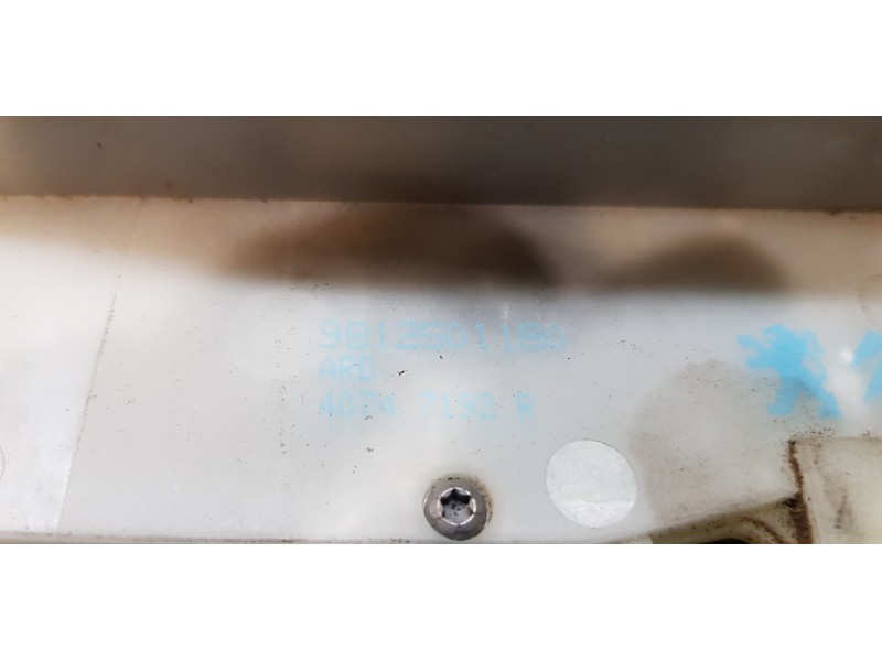 Recambio de cerradura puerta trasera derecha para peugeot 208 access referencia OEM IAM 9812501180  