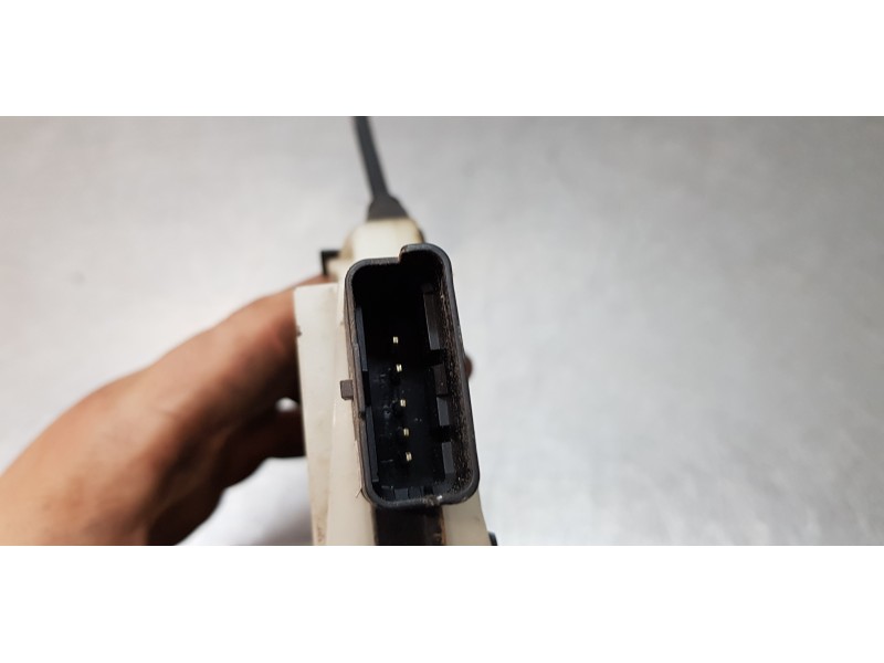 Recambio de cerradura puerta trasera derecha para peugeot 208 access referencia OEM IAM 9812501180  