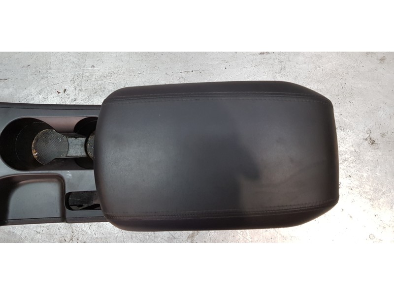 Recambio de apoyabrazos central para hyundai ix35 comfort 2wd referencia OEM IAM 846812Y000   Recambio de apoyabrazos central para hyundai ix35 comfort 2wd referencia OEM IAM 846812Y000