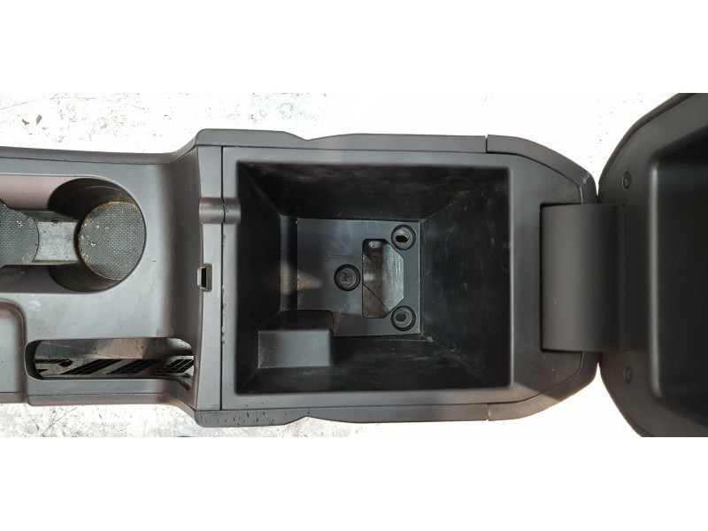 Recambio de apoyabrazos central para hyundai ix35 comfort 2wd referencia OEM IAM 846812Y000   Recambio de apoyabrazos central para hyundai ix35 comfort 2wd referencia OEM IAM 846812Y000