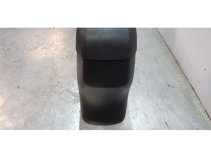 Recambio de apoyabrazos central para hyundai ix35 comfort 2wd referencia OEM IAM 846812Y000   Recambio de apoyabrazos central para hyundai ix35 comfort 2wd referencia OEM IAM 846812Y000