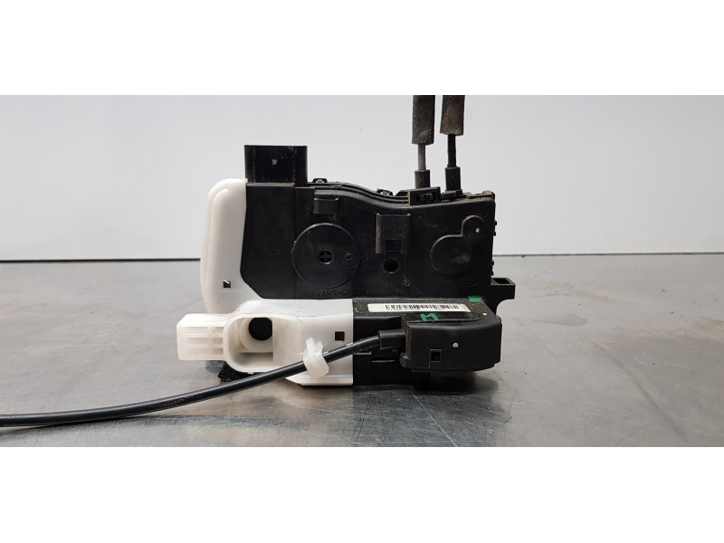 Recambio de cerradura puerta trasera derecha para hyundai ix35 comfort 2wd referencia OEM IAM 814202Y010  