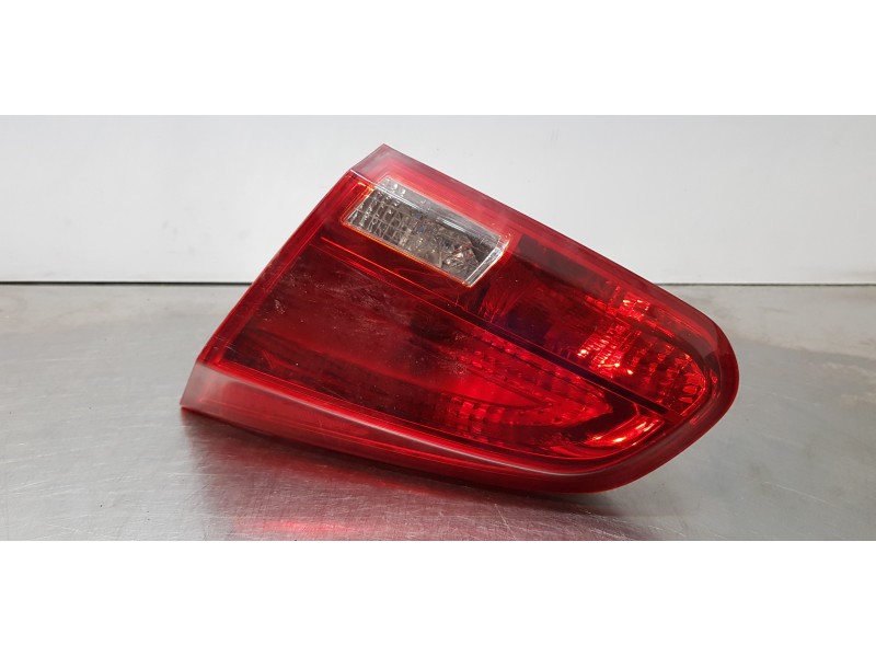 Recambio de piloto trasero derecho interior para kia cee´d attract referencia OEM IAM 92404A2000   Recambio de piloto trasero derecho interior para kia cee´d attract referencia OEM IAM 92404A2000