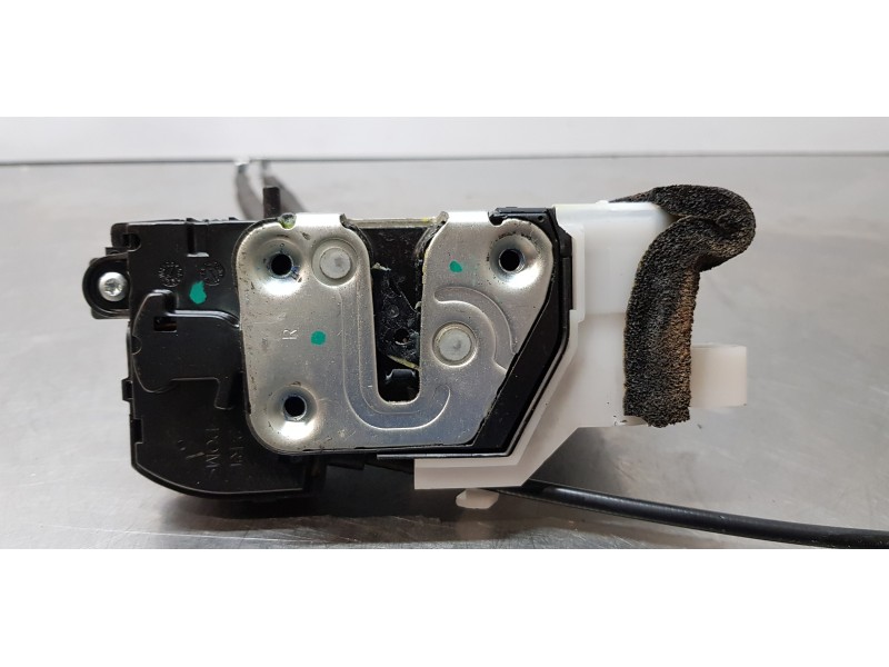 Recambio de cerradura puerta trasera derecha para hyundai ix35 comfort 2wd referencia OEM IAM 814202Y010  