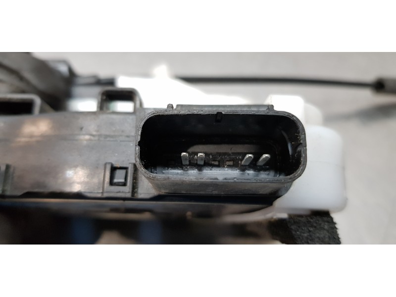 Recambio de cerradura puerta trasera derecha para hyundai ix35 comfort 2wd referencia OEM IAM 814202Y010  