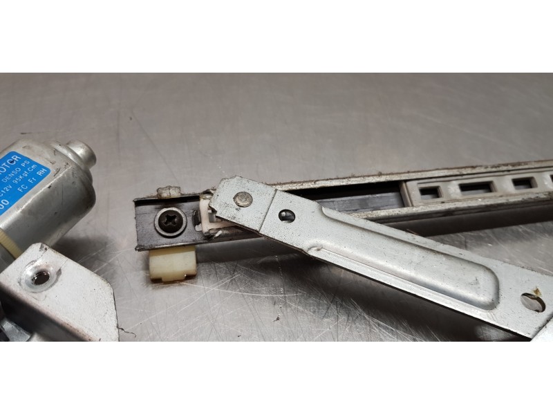 Recambio de elevalunas delantero derecho para hyundai matrix (fc) 1.5 crdi 16v gls referencia OEM IAM 8240417010   Recambio de elevalunas delantero derecho para hyundai matrix (fc) 1.5 crdi 16v gls referencia OEM IAM 8240417010