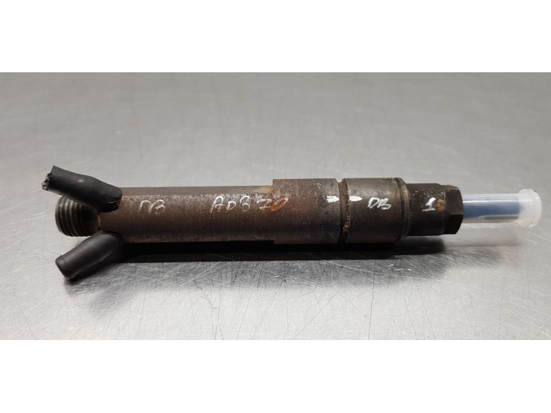 Recambio de inyector para seat leon (1m1) stella referencia OEM IAM 028130202P 0432193696 