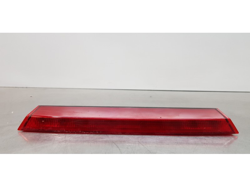 Recambio de luz central de freno para toyota corolla (e21) hybrid active referencia OEM IAM 8157012450  