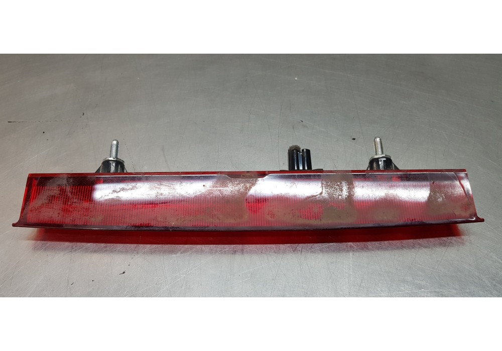 Recambio de luz central de freno para toyota corolla (e21) hybrid active referencia OEM IAM 8157012450  