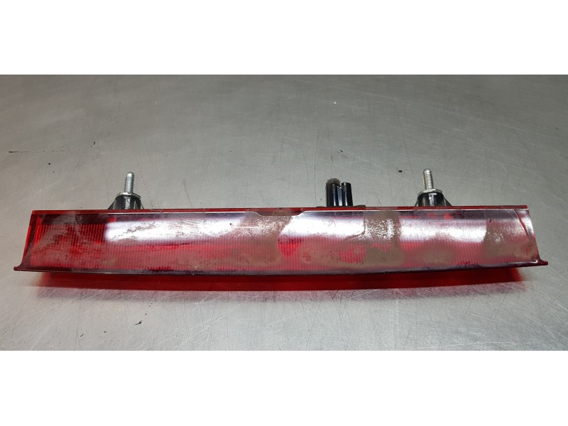 Recambio de luz central de freno para toyota corolla (e21) hybrid active referencia OEM IAM 8157012450  