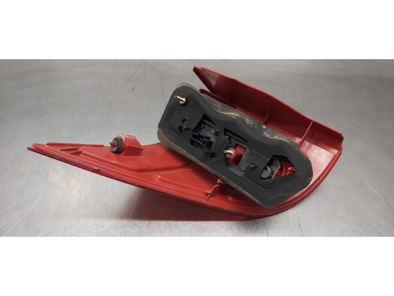 Recambio de piloto trasero derecho para peugeot 1007 sport referencia OEM IAM 6351V5  