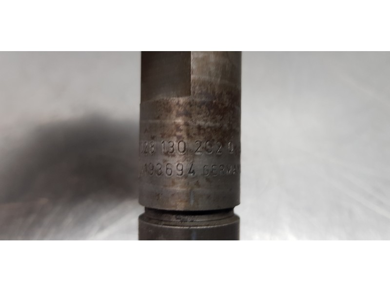 Recambio de inyector para seat leon (1m1) stella referencia OEM IAM 028130202P 0432193696 