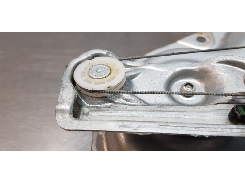 Recambio de elevalunas trasero derecho para hyundai ix35 comfort 2wd referencia OEM IAM 834802Y010  