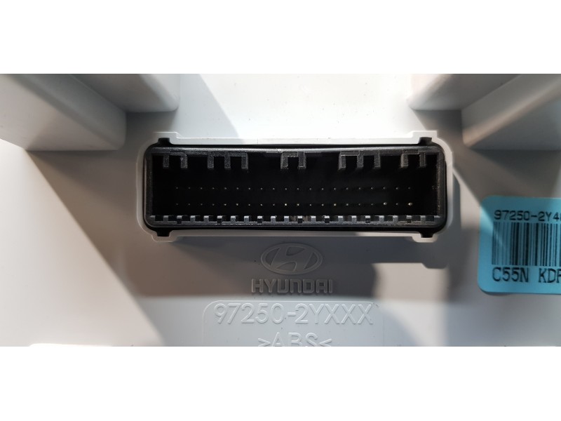 Recambio de mando climatizador para hyundai ix35 comfort 2wd referencia OEM IAM 972502Y400  