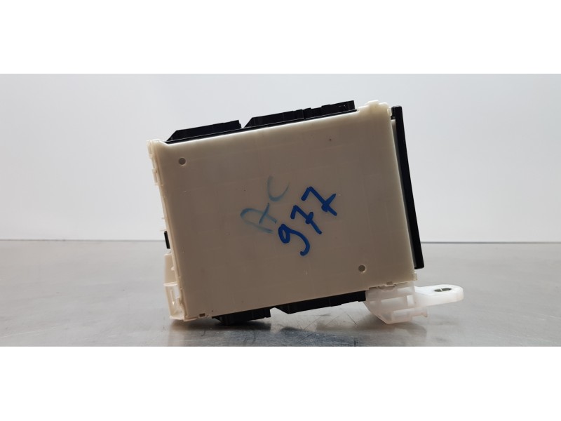 Recambio de modulo confort para toyota corolla (e21) hybrid active referencia OEM IAM 8922102830  