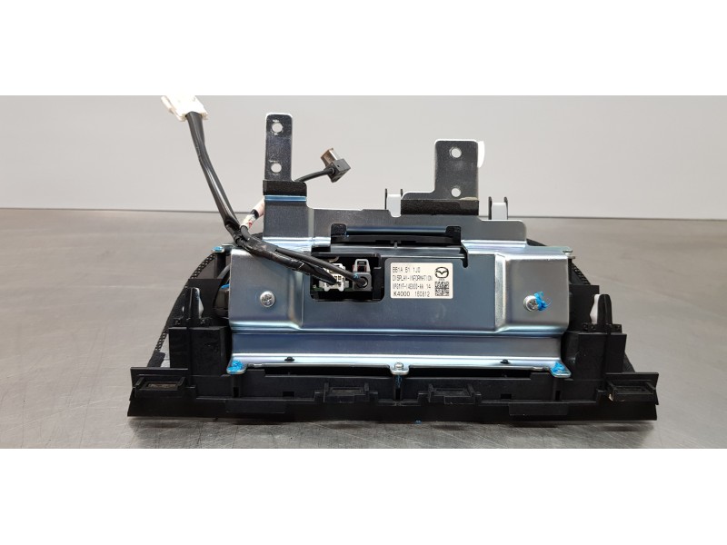 Recambio de pantalla multifuncion para mazda 3 lim. () luxury referencia OEM IAM B61A611J0  