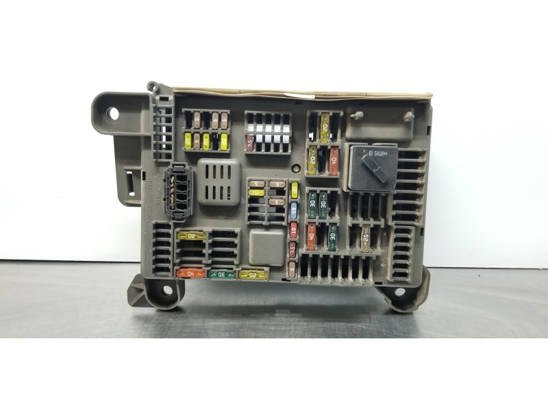 Recambio de caja reles / fusibles para bmw x5 (e70) 3.0d referencia OEM IAM 6931687   Recambio de caja reles / fusibles para bmw x5 (e70) 3.0d referencia OEM IAM 6931687