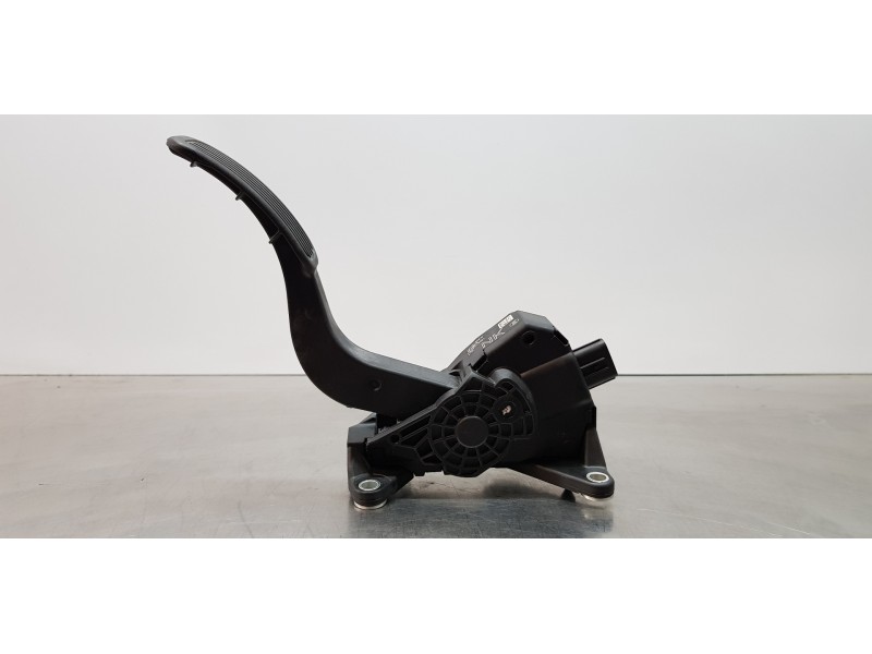 Recambio de pedal acelerador para toyota corolla (e21) hybrid active referencia OEM IAM 7811002210  