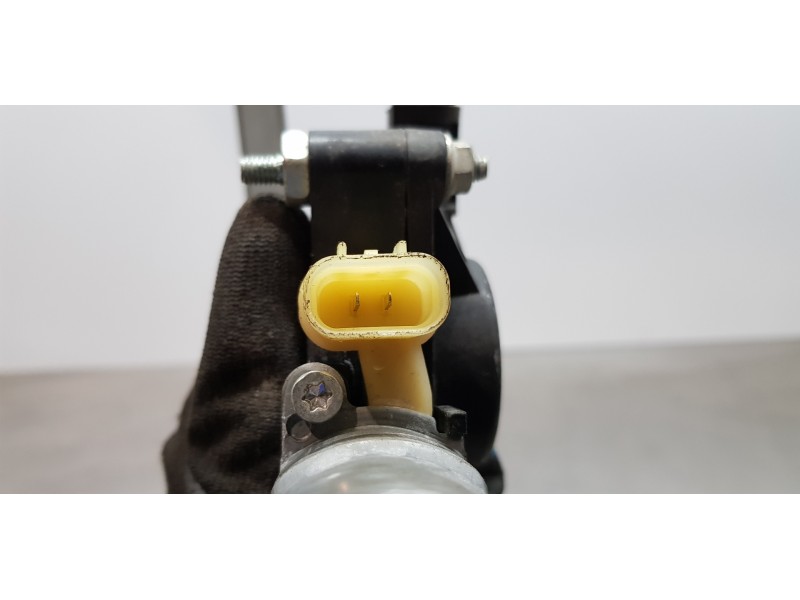 Recambio de elevalunas trasero derecho para hyundai accent (mc) gl referencia OEM IAM 834021G010  