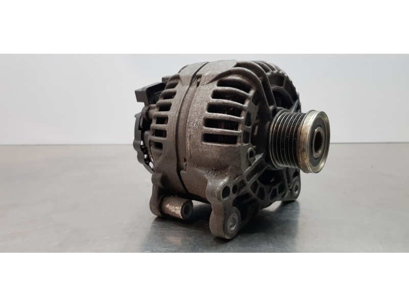 Recambio de alternador para audi a1 (8x) attraction referencia OEM IAM 03C903023S 0124525188 