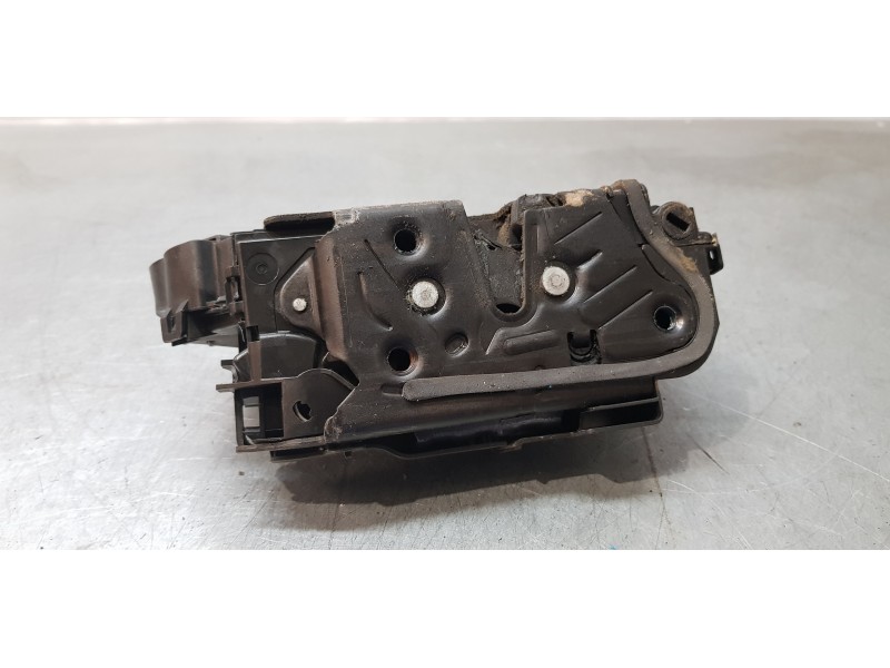 Recambio de cerradura puerta delantera derecha para volkswagen caddy furgón/kombi furgón bmt referencia OEM IAM 5TB837016A   Recambio de cerradura puerta delantera derecha para volkswagen caddy furgón/kombi furgón bmt referencia OEM IAM 5TB837016A