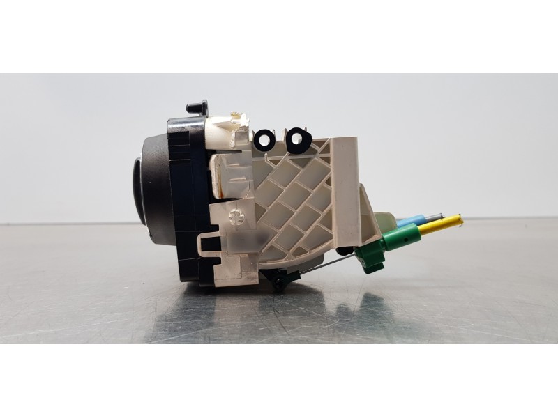 Recambio de mando climatizador para mercedes clase b (w245) 200 (245.233) referencia OEM IAM A1698300585  