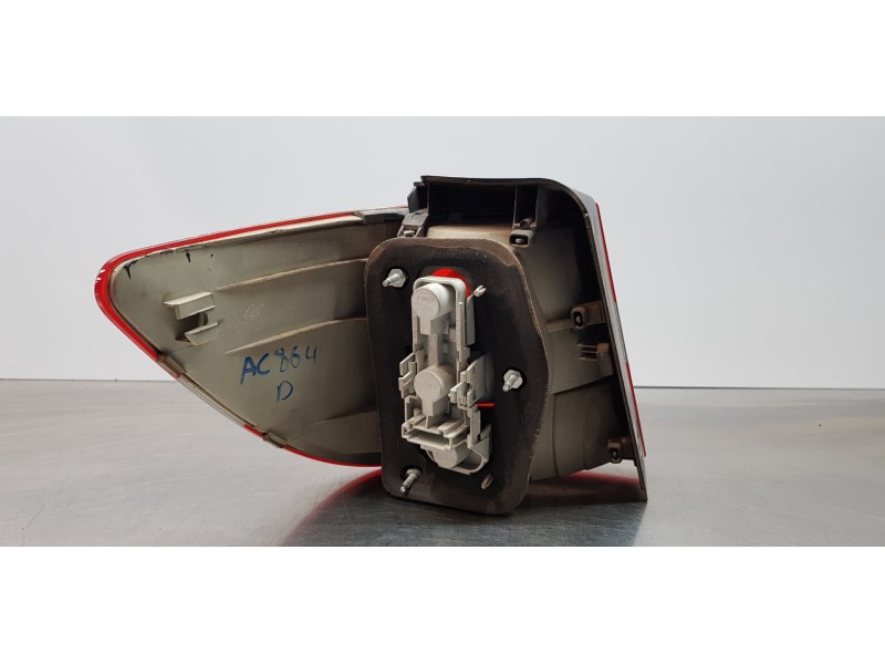 Recambio de piloto trasero derecho para mercedes clase b (w245) 200 (245.233) referencia OEM IAM A1698202664   Recambio de piloto trasero derecho para mercedes clase b (w245) 200 (245.233) referencia OEM IAM A1698202664