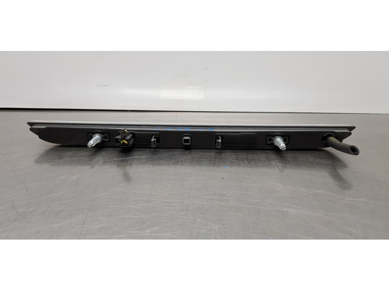 Recambio de luz central de freno para peugeot 308 sw active referencia OEM IAM 9811951080   Recambio de luz central de freno para peugeot 308 sw active referencia OEM IAM 9811951080