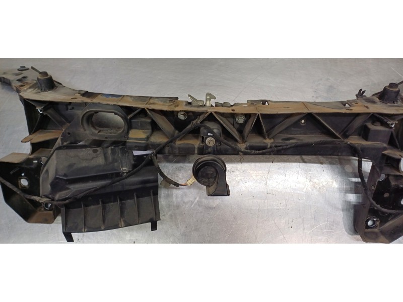 Recambio de panel frontal para renault clio iii business referencia OEM IAM 8200290143  