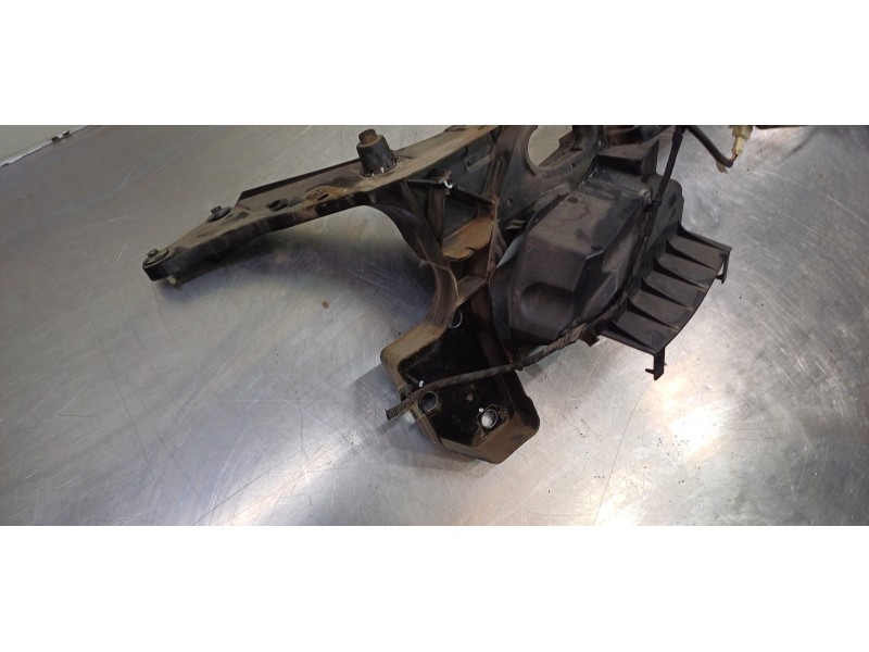 Recambio de panel frontal para renault clio iii business referencia OEM IAM 8200290143  