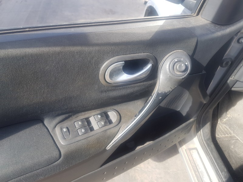 renault megane ii classic berlina del año 2004