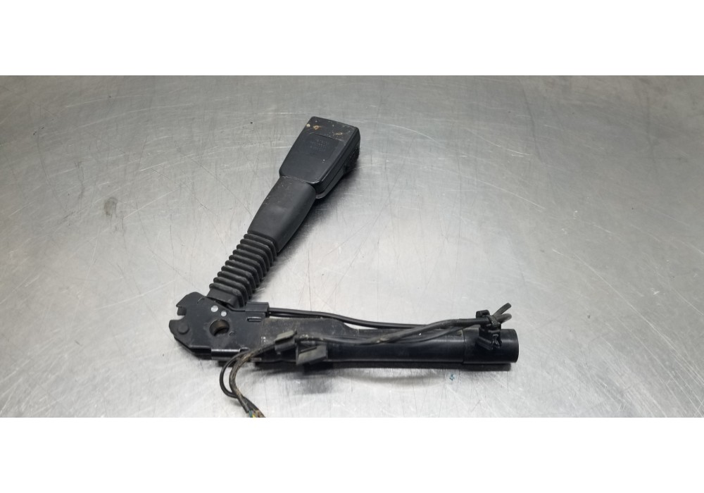 Recambio de pretensor airbag derecho para bmw serie 1 berlina (e81/e87) 118d referencia OEM IAM 72117213564 34050061A  Recambio de pretensor airbag derecho para bmw serie 1 berlina (e81/e87) 118d referencia OEM IAM 72117213564 34050061A