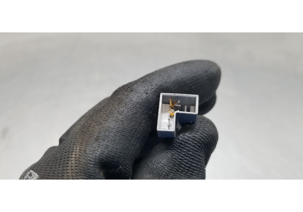 Recambio de pretensor airbag derecho para bmw serie 1 berlina (e81/e87) 118d referencia OEM IAM 72117213564 34050061A  Recambio de pretensor airbag derecho para bmw serie 1 berlina (e81/e87) 118d referencia OEM IAM 72117213564 34050061A