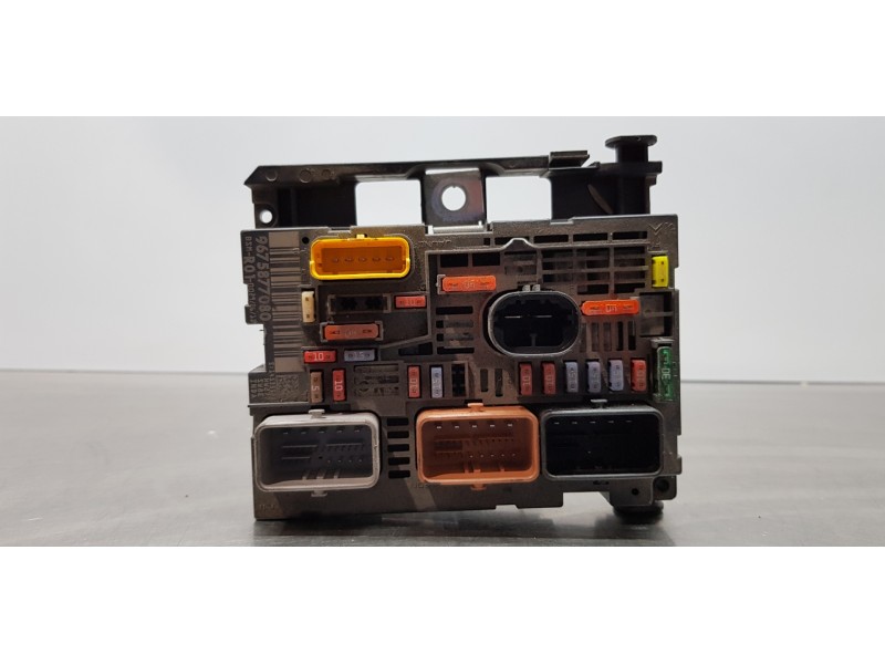 Recambio de caja reles / fusibles para citroen c4 picasso 2.0 hdi fap referencia OEM IAM 9675877080   Recambio de caja reles / fusibles para citroen c4 picasso 2.0 hdi fap referencia OEM IAM 9675877080