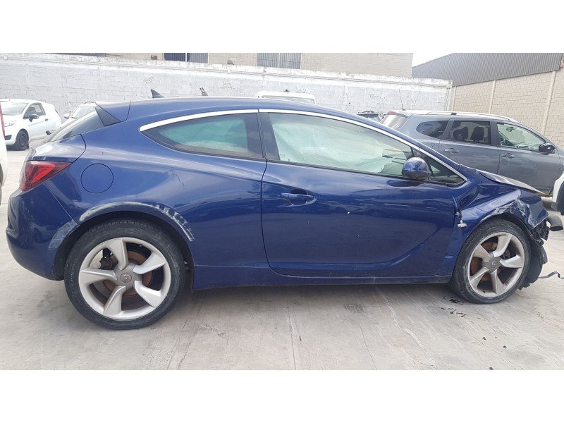 opel astra j gtc del año 2014