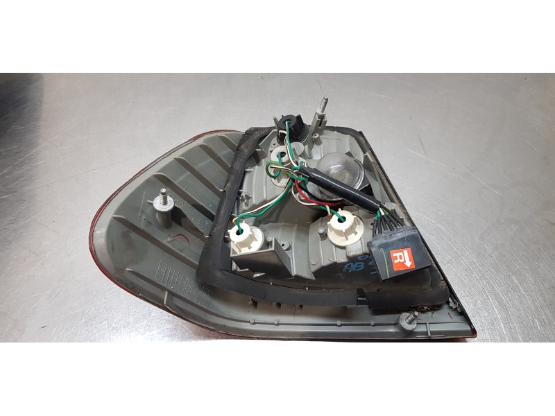 Recambio de piloto trasero derecho para bmw serie 3 berlina (e46) 316i referencia OEM IAM 63218364922   Recambio de piloto trasero derecho para bmw serie 3 berlina (e46) 316i referencia OEM IAM 63218364922