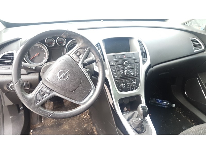 opel astra j gtc del año 2014