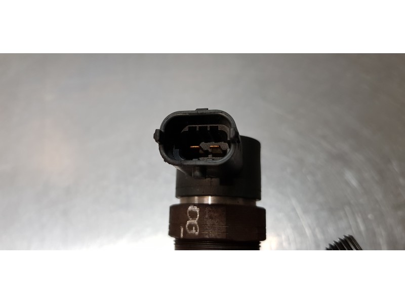 Recambio de inyector para opel astra j lim. cosmo referencia OEM IAM 0445110327  