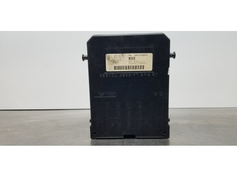 Recambio de caja reles / fusibles para peugeot 307 (s1) xr clim plus referencia OEM IAM 9651197780 9651197080 