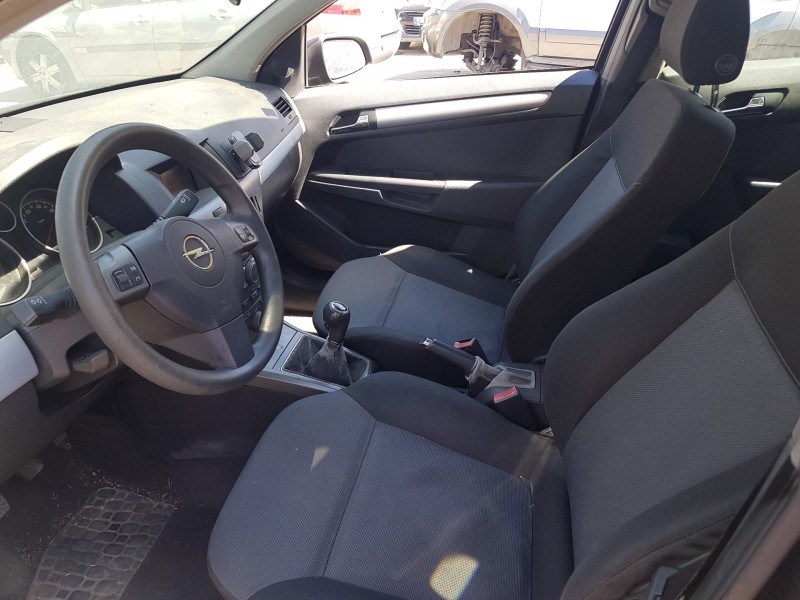 opel astra h berlina del año 2005