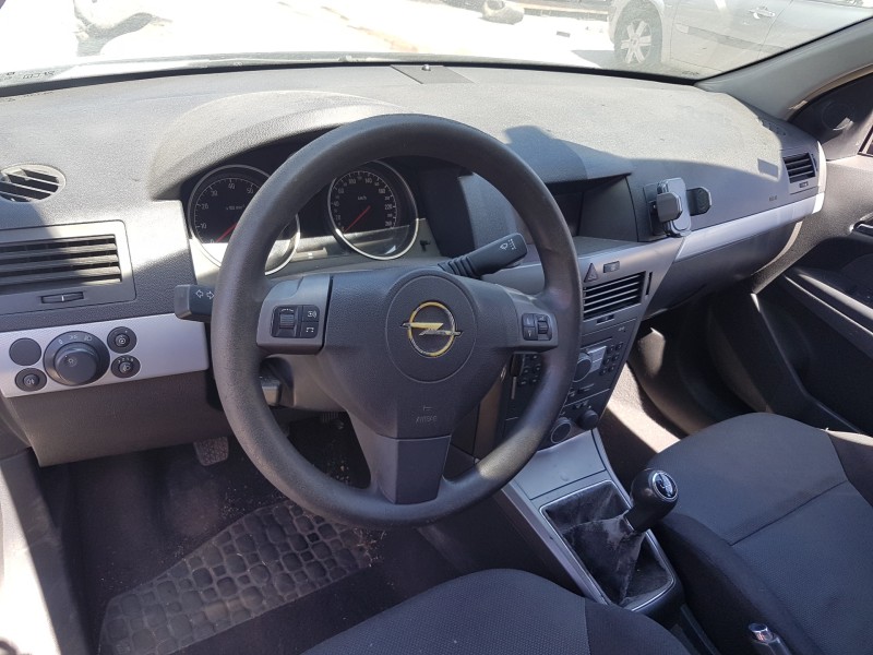 opel astra h berlina del año 2005