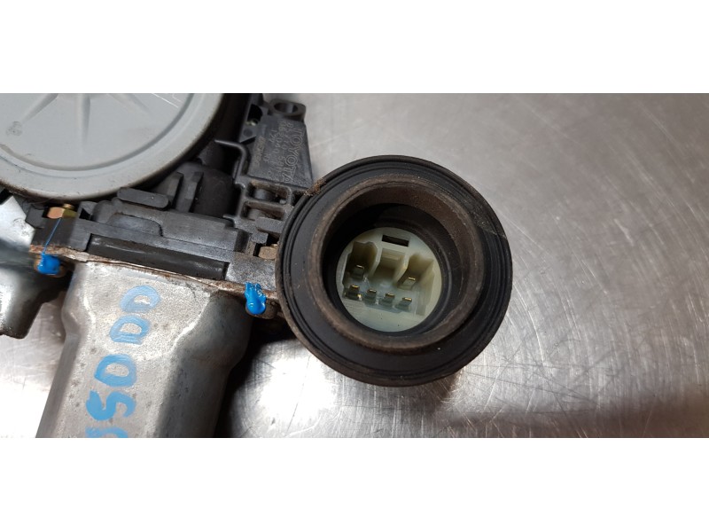 Recambio de elevalunas delantero derecho para toyota land cruiser (j12) 3.0 turbodiesel referencia OEM IAM 8571058010  