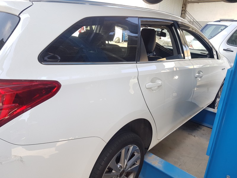 toyota auris touring sports (e18) del año 2014