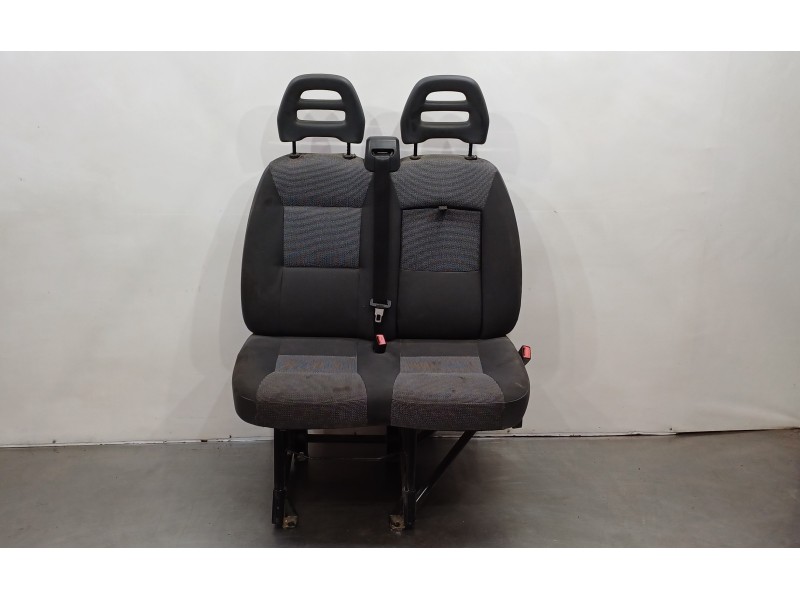 Recambio de asiento delantero derecho para peugeot boxer caja cerrada (bat. 3450) (333) hdi (333) referencia OEM IAM 8845WR  