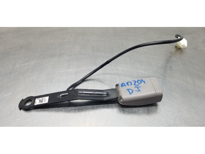 Recambio de enganche del cinturon delantero izq para ssangyong rodius xdi limited referencia OEM IAM 7466121010ACX  