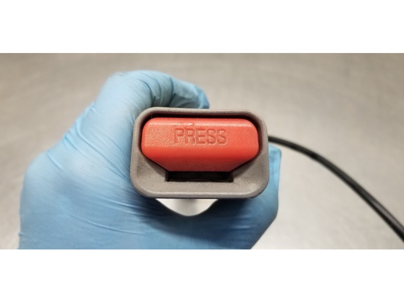 Recambio de enganche del cinturon delantero izq para ssangyong rodius xdi limited referencia OEM IAM 7466121010ACX  