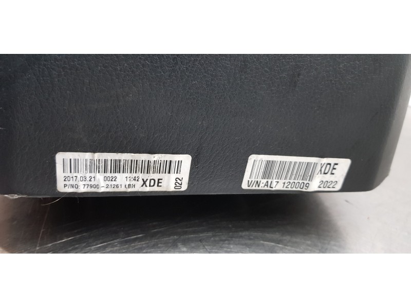 Recambio de apoyabrazos central para ssangyong rodius xdi limited referencia OEM IAM 7790021261LBH  