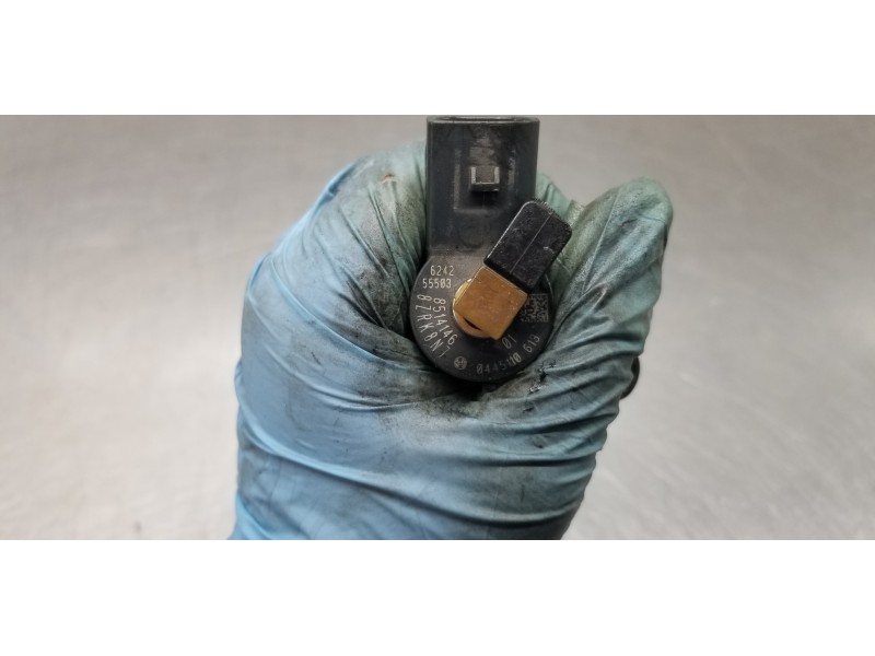 Recambio de inyector para toyota avensis touring sports executive referencia OEM IAM 8514146 0445110613 